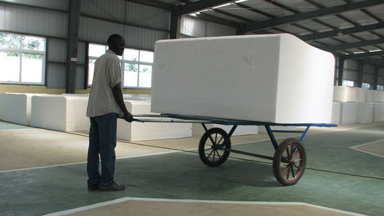 Équipement d'injection de mousse de polyuréthane Machine à mousser PU haute pression avec une hauteur de moussage de 1,0 à 1,25 m