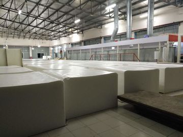 Efficace complètement automatique d'éponges de polyuréthane de basse pression de machine multi de mousse