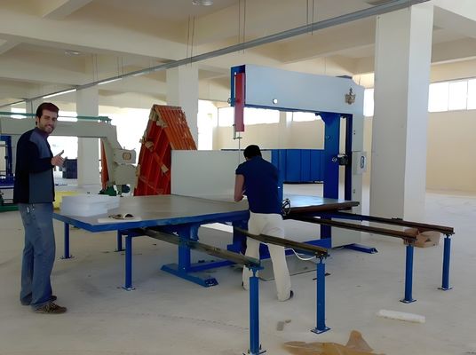 Machine électrique de découpe de blocs en mousse carrée H800mm Hauteur de coupe de gauche à droite