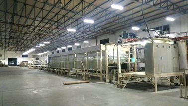 Machine à mousse de polyuréthane installée chez le client, avec une hauteur de moussage de 1,0 à 1,25 m contrôlée par automate programmable (PLC)